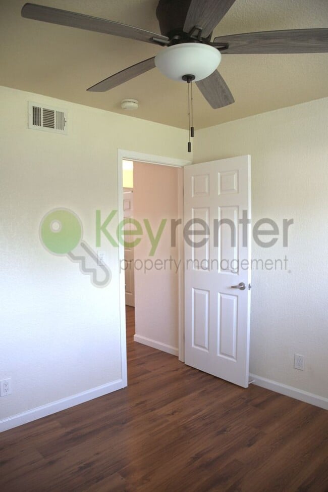 Building Photo - 9024 Alderson Ave