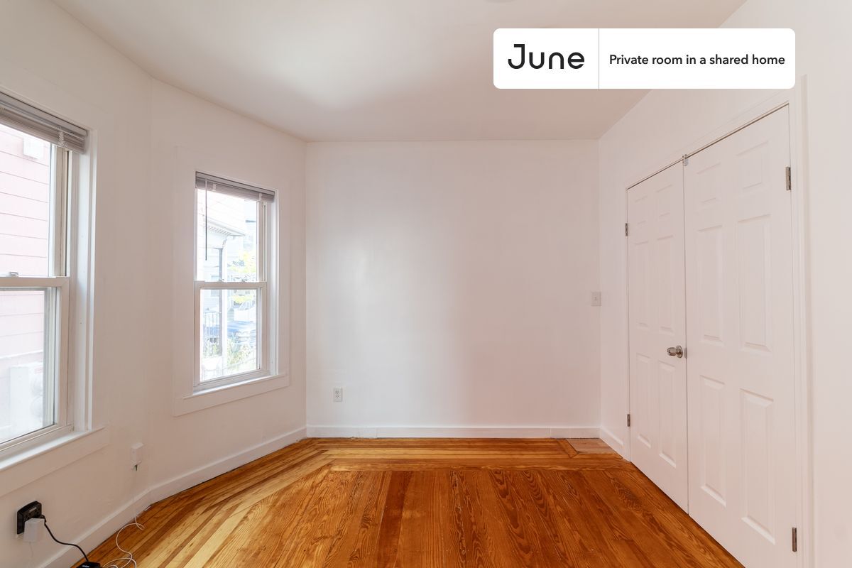 Building Photo - Room in Shared 4 bed/1 bath home in JFK/UMass