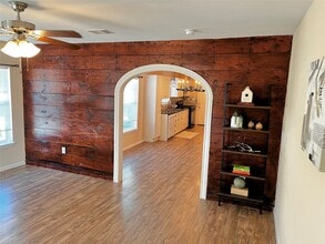 Building Photo - 104 N Eastwood St