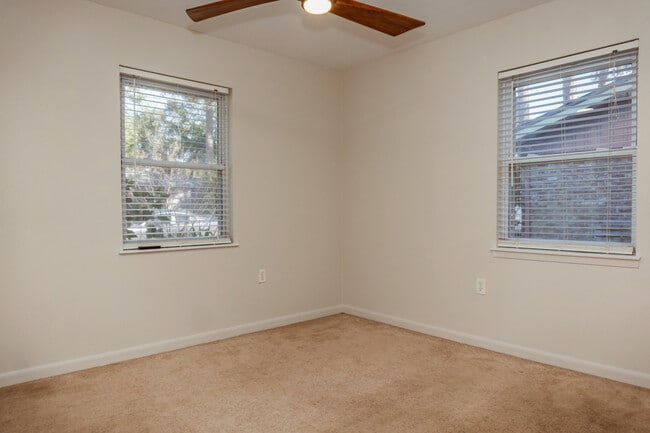 Building Photo - 410 Tanglewood Dr