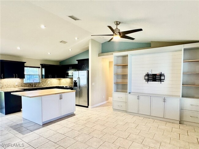 Building Photo - 9155 Aster Rd