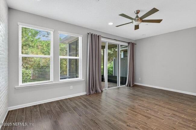 Building Photo - 64 Pindo Palm Dr