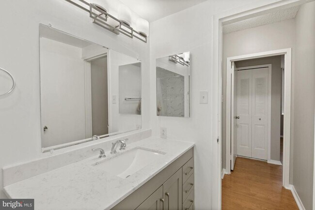Building Photo - 3705 S George Mason Dr