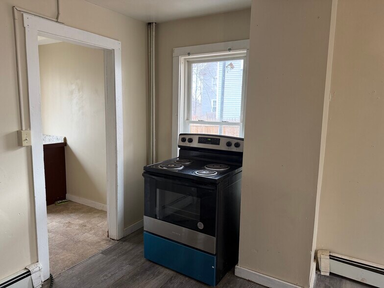 Building Photo - 13 Moores Ct