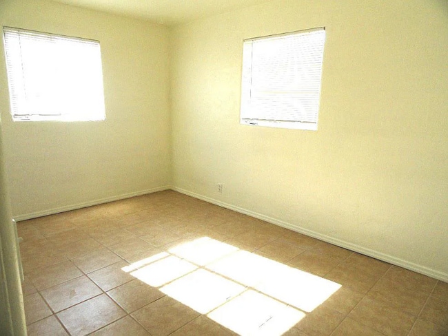 Building Photo - 2612 E Alta Vista Rd