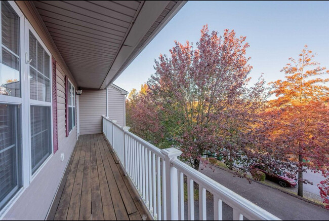 Front Deck - 500 Oaktree Blvd