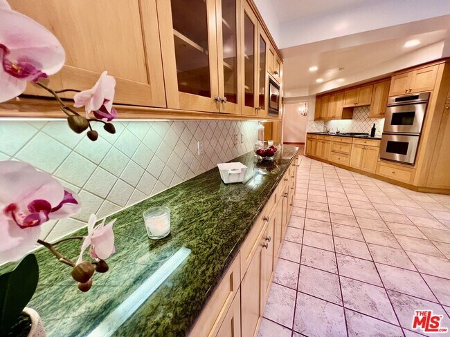 Building Photo - 1008 Westholme Ave