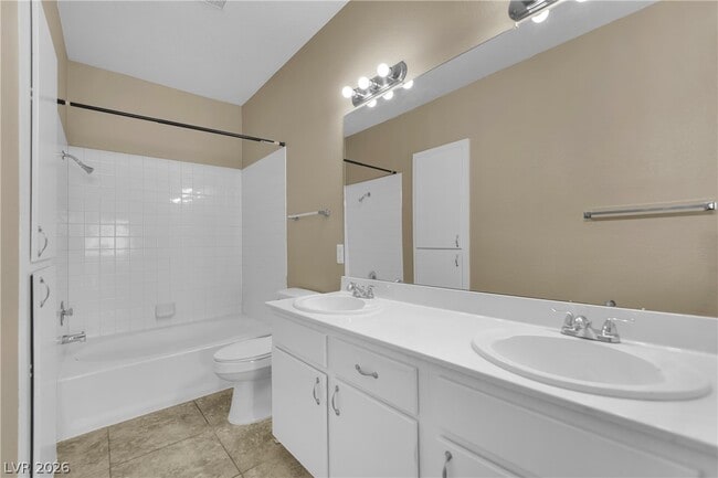 Building Photo - 1900 N Torrey Pines Dr