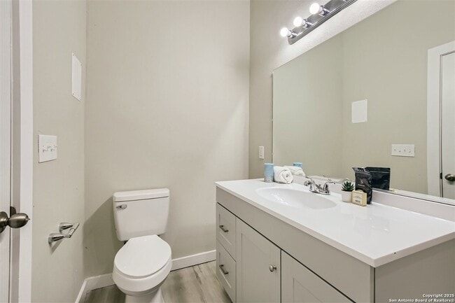 Building Photo - 517 Hicks Ave