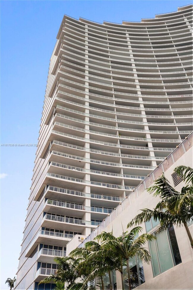 Building Photo - 2020 N Bayshore Dr