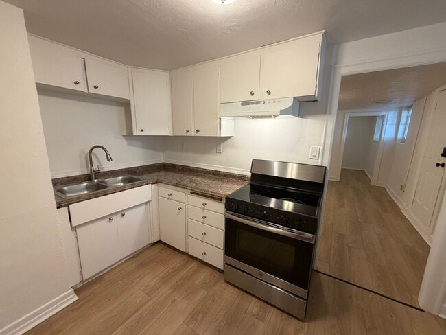 Interior Photo - 1828 West 9th