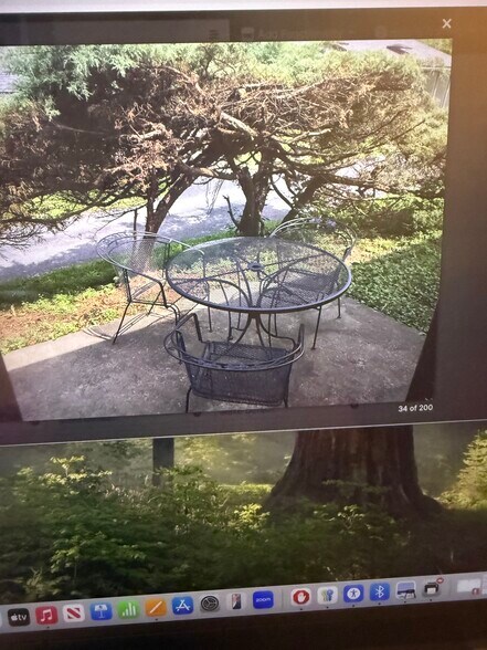 Building Photo - 1049 Danby Rd