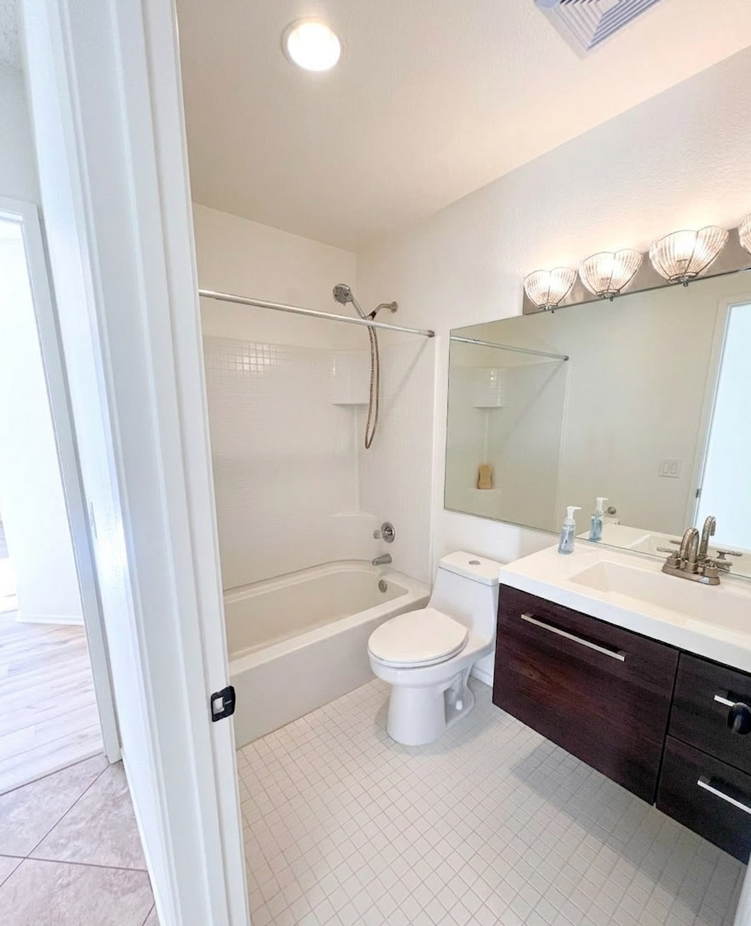 Building Photo - 53755 Avenida Diaz