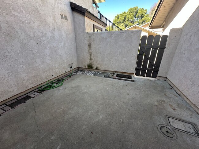 Building Photo - 3333 El Encanto Ct