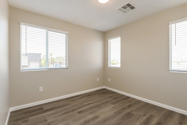 Building Photo - 6083 W Dewey Dr