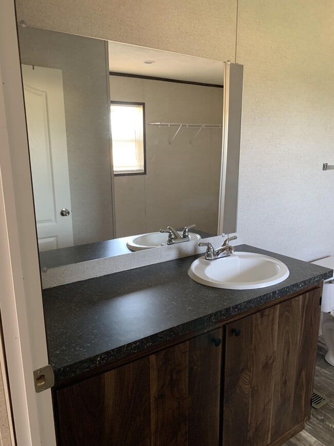 Building Photo - 189 Zackary St