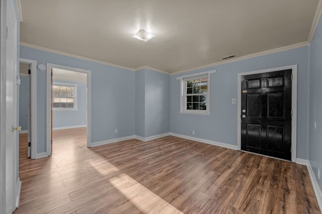 Building Photo - Welcome to Richlands Avenue!