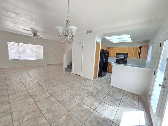 Building Photo - 3 Bedroom 2.5 Bathroom Sonoma Village Townhouse