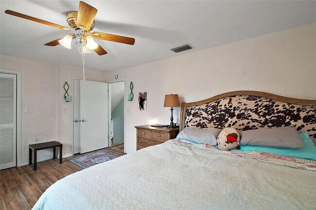 Building Photo - BEAUTIFUL 4BED 2BATH HOME WITH DETACHED OF...