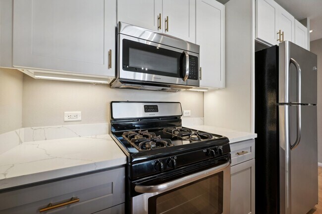 Building Photo - 5855 Horton St