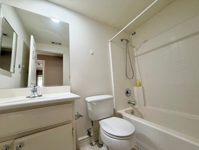 Building Photo - Bright & Spacious Escondido Home with Fireplace, Backyard & Garage