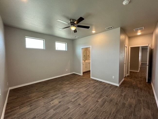 Building Photo - 5403 Rose Gdn Lp