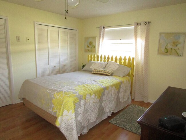 Building Photo - 2641 Greenacre Dr