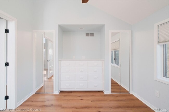 Building Photo - 1083 N Livernois Rd