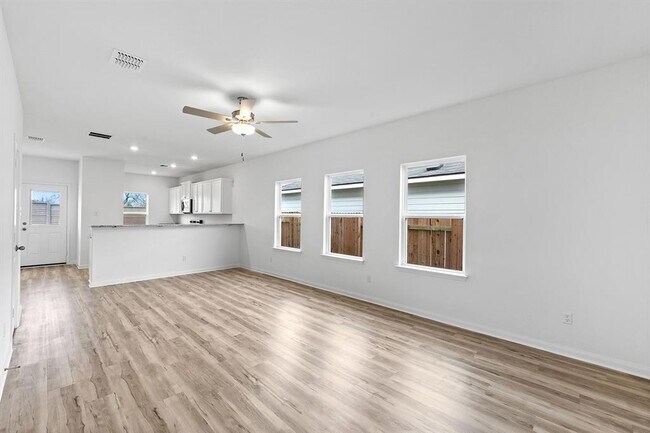 Building Photo - 14408 Wahlbergs Wy