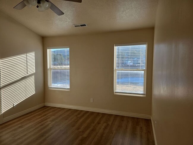 Building Photo - Northern View Subdivision Townhome