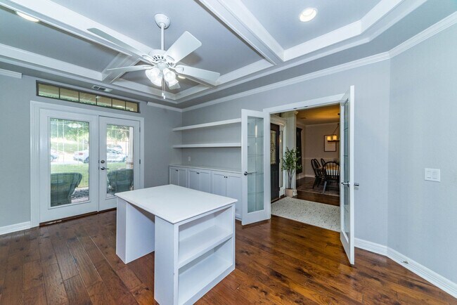Building Photo - 5-BEDROOM HOME IN OVERLOOK AT GRANDVIEW