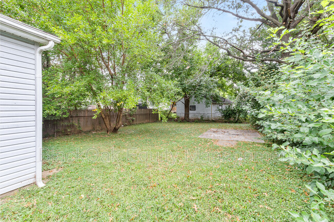 Building Photo - 1631 Longfield Ave