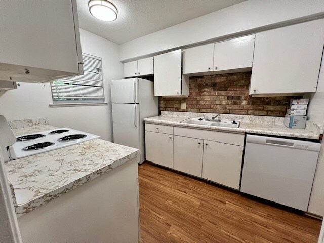 Building Photo - 280 S Hill Ave