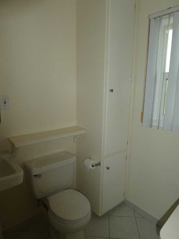 Building Photo - 6222 Hazeltine Ave