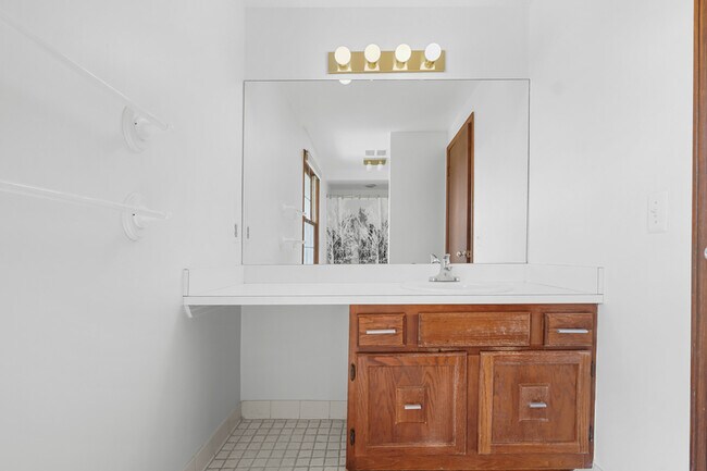 Building Photo - 3072 Brewster Ct