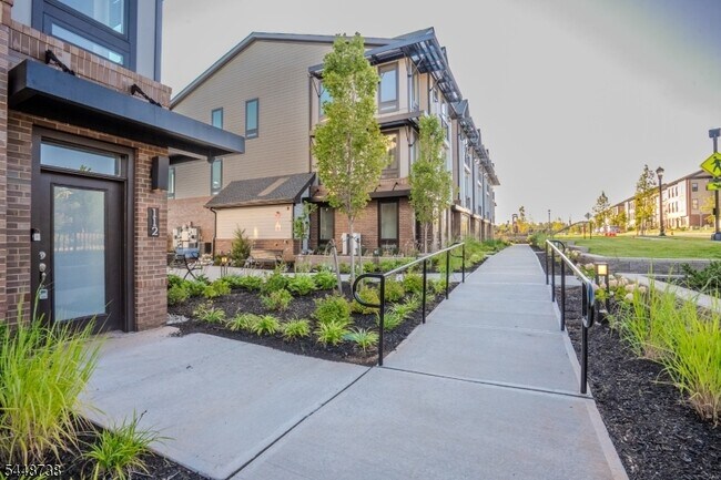 Building Photo - 112 Village Dr