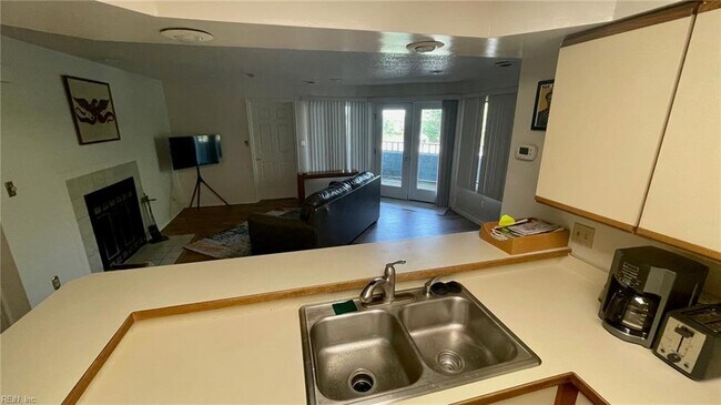 Building Photo - 2521 Bridgeside Pl