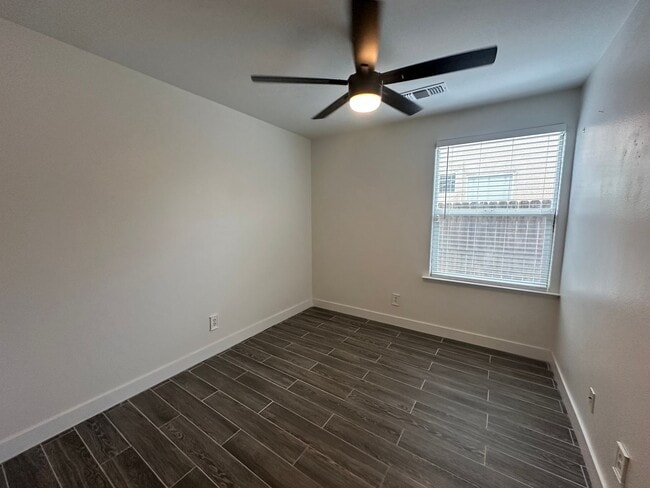 Building Photo - SE Visalia home coming soon!!