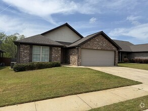 Building Photo - Beautiful 3 Bed 2 Bath Available Now!