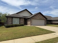 Building Photo - Beautiful 3 Bed 2 Bath Available Now!