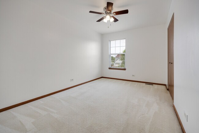 Building Photo - 1127 Ashbrook Dr