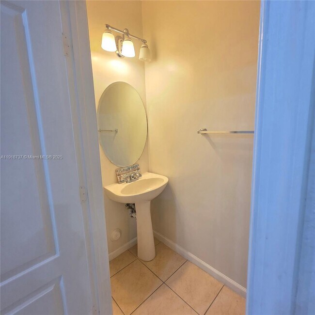 Building Photo - 2612 SW 81st Terrace