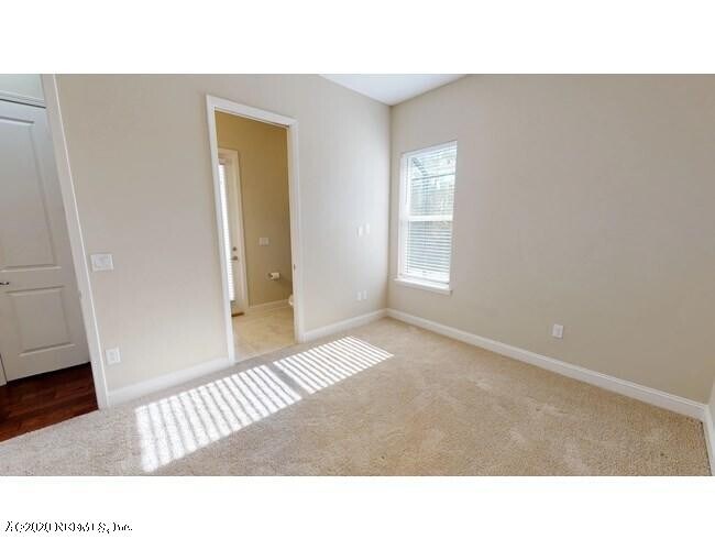 Building Photo - 323 Tate Ln