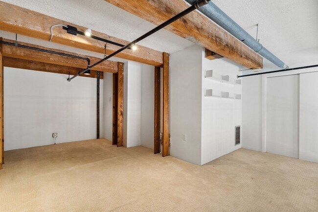 Building Photo - 15 Sleeper St