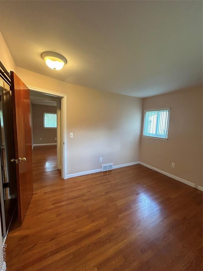 Building Photo - 129 Pleasant Lake Dr