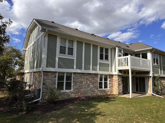Building Photo - 263 Southwick Ct