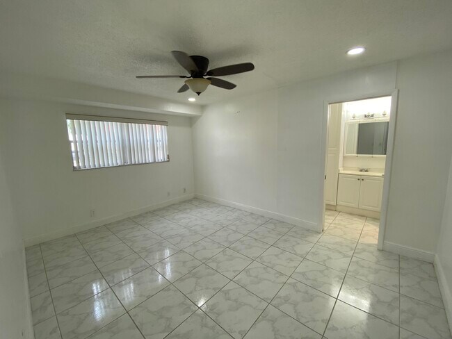 Building Photo - 138 Lake Frances Dr