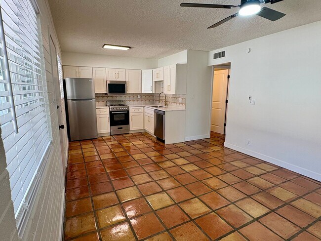 Building Photo - 817 S Melody Ln