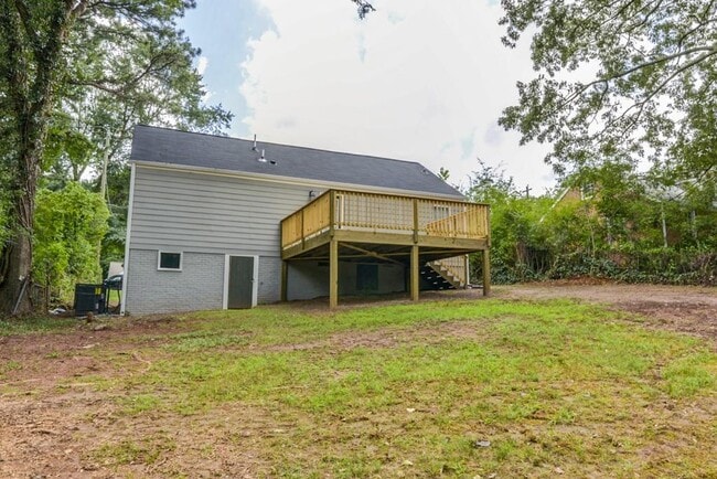 Building Photo - 567 Ashburton Ave