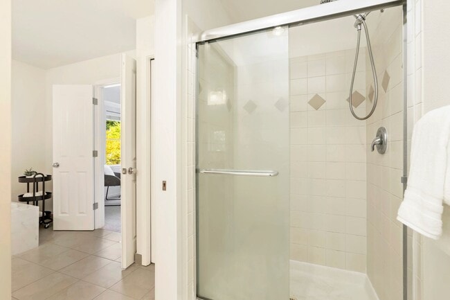 Building Photo - Must-see property that still feels brand new